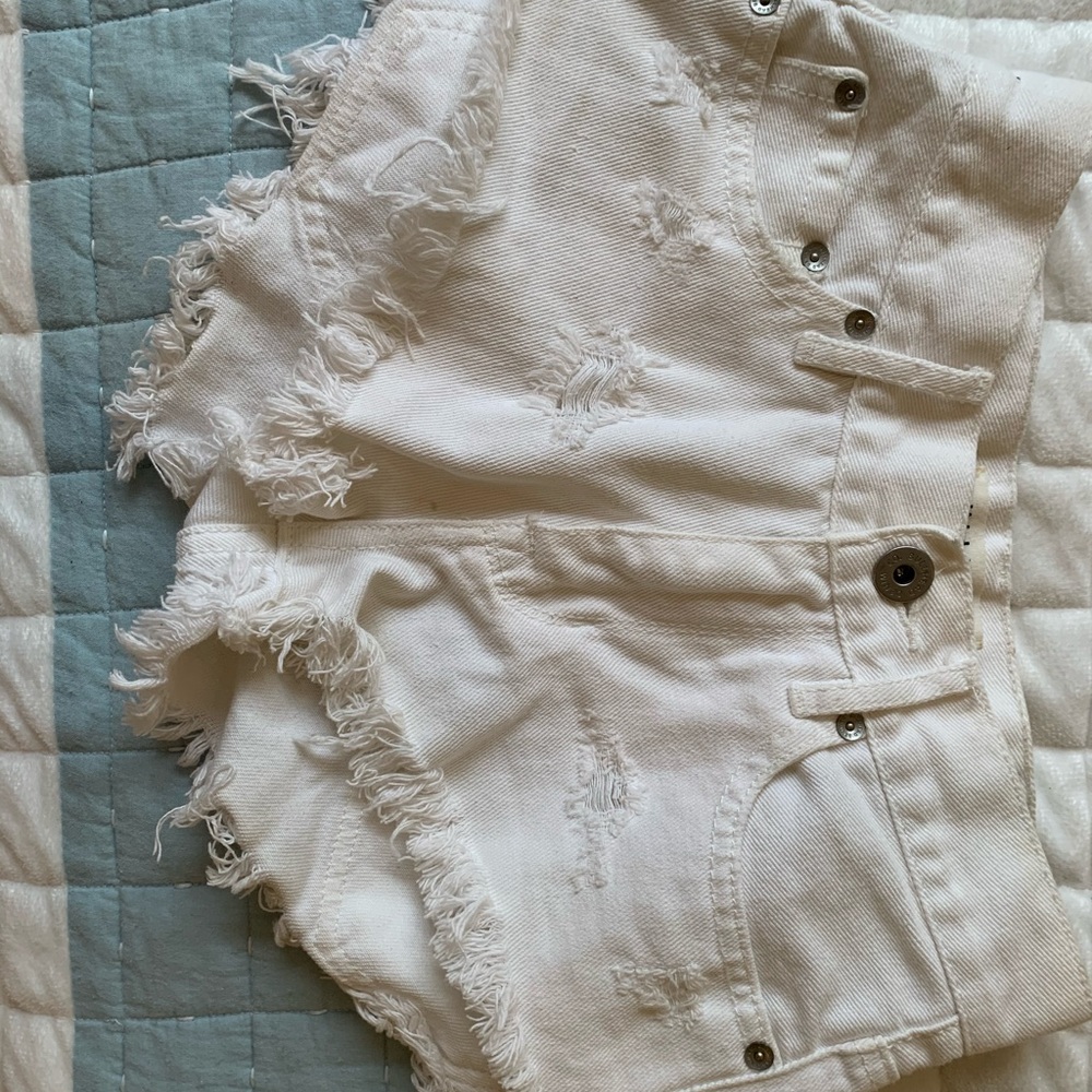 White bullhead Jean shorts